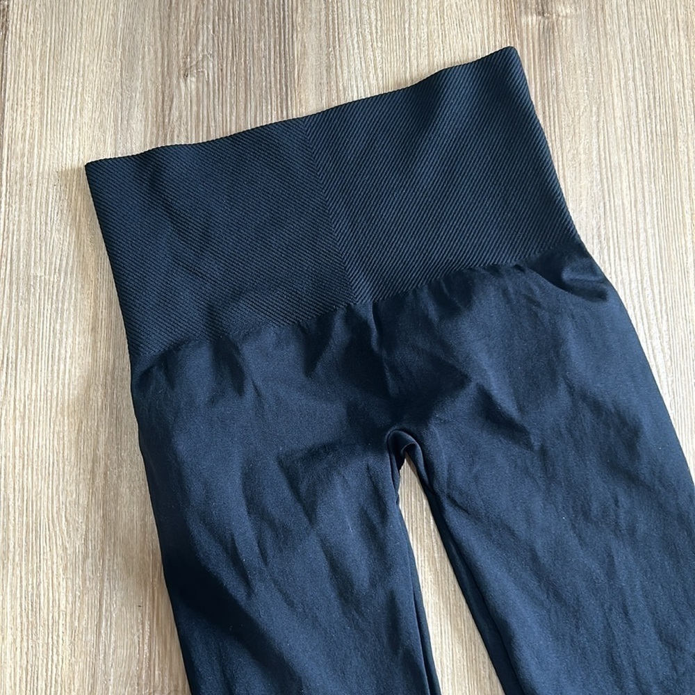 ASSETS by SPANX Seamless Leggings Black Size Large Shapewear Pants - Picture 3 of 12